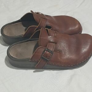 Birkenstock Brown Leather Slip-On Clogs. Fantastic Condition. Size 9 Wide.